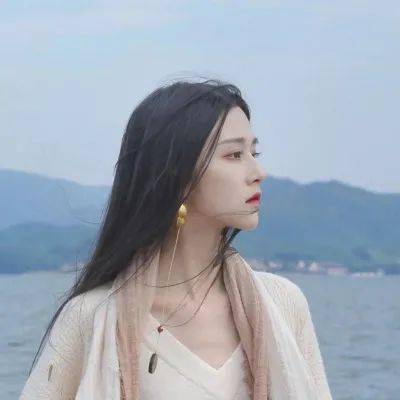 外媒:美国政府正考虑允许英伟达对华出售H200芯片