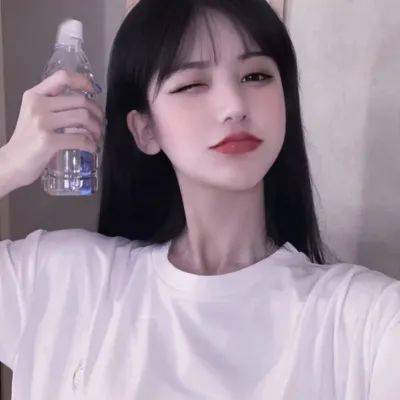 美债务危机愈演愈烈?马斯克:不想破产,就只能发展AI和机器人!