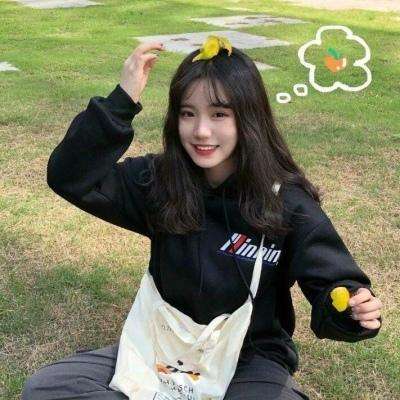 乌士兵跪求俄军无人机饶命：双手合十