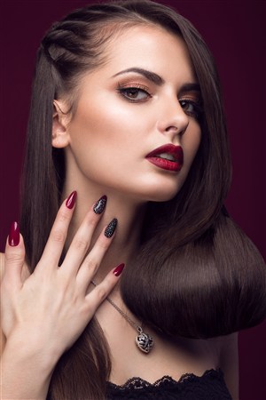 可爱宝贝照顾小婴儿