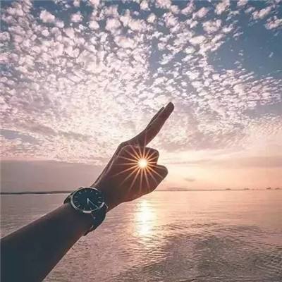 驾驶圣诞礼物车