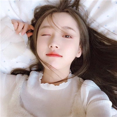 男子在地铁站捡到身份证大喊寻失主