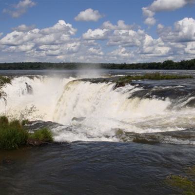国外街头人贴人走路，看着挺好玩的！